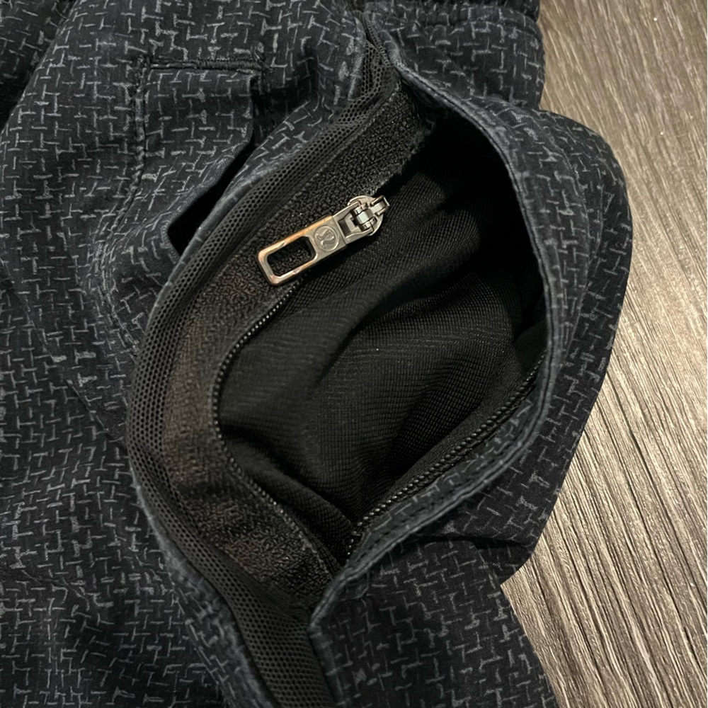 Lululemon Men’s Lined Shorts - Picture 2 of 7